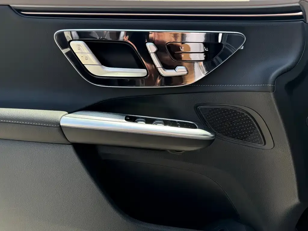 Mercedes-Benz EQE SUV — фото 3