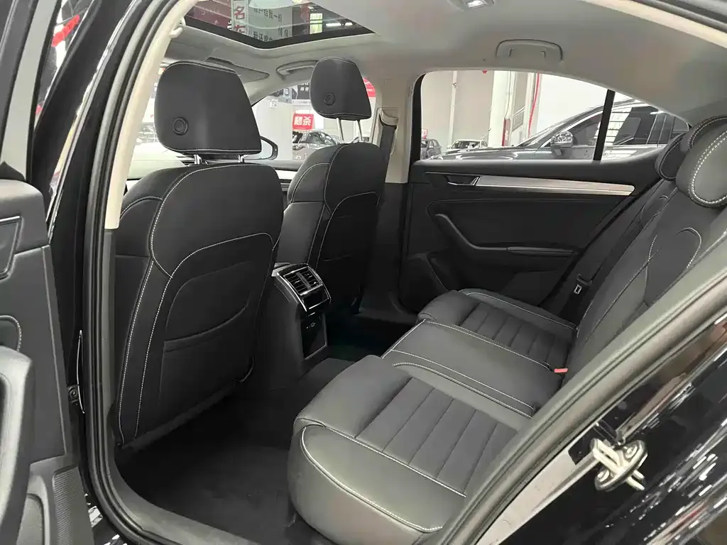 Skoda Superb — фото 2