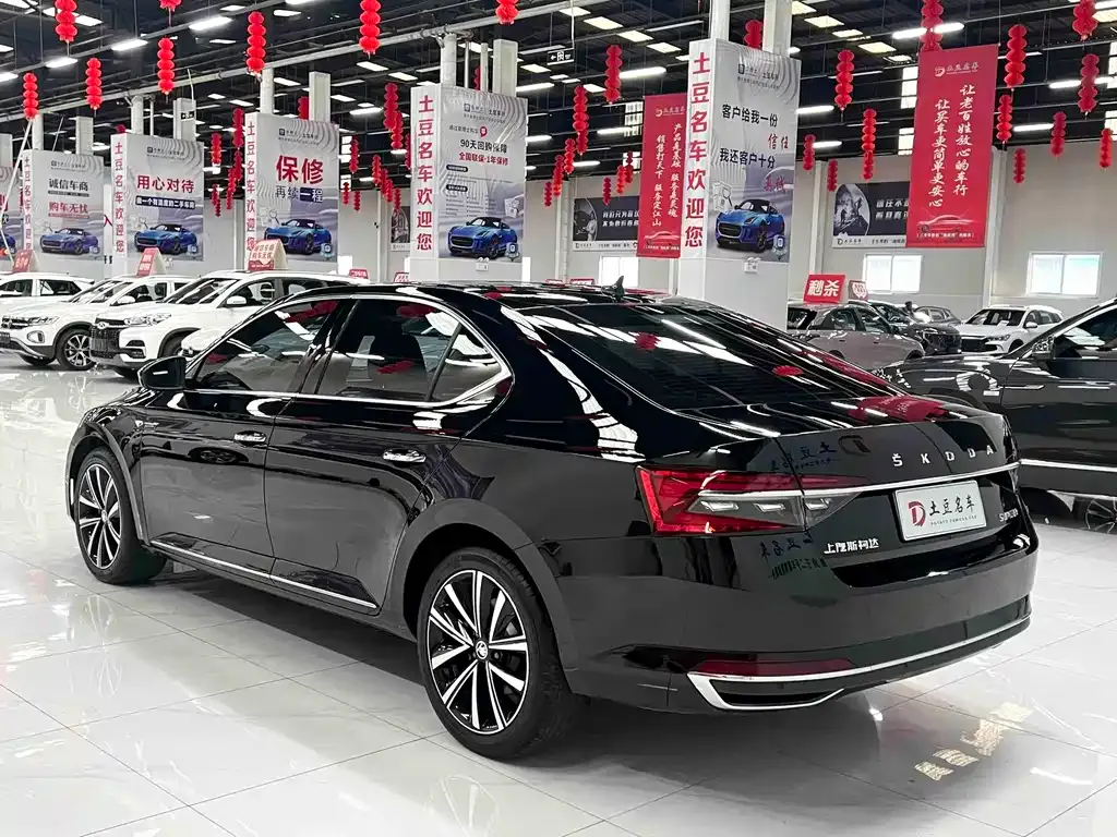 Skoda Superb — фото 10