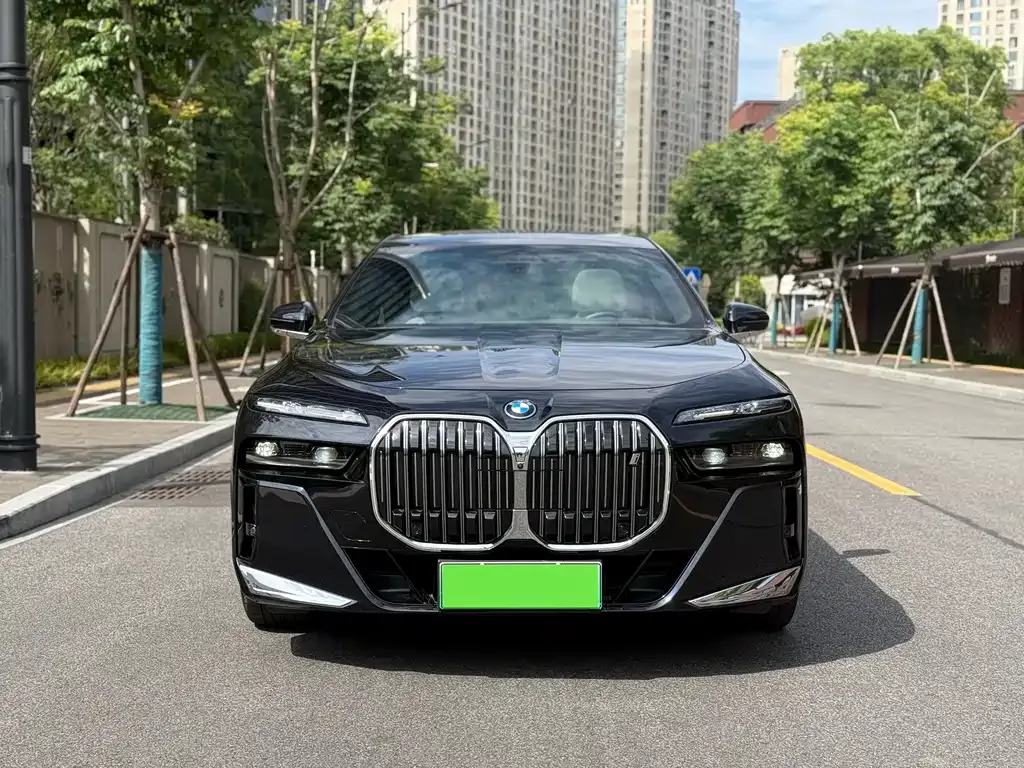 BMW i7 — фото 8