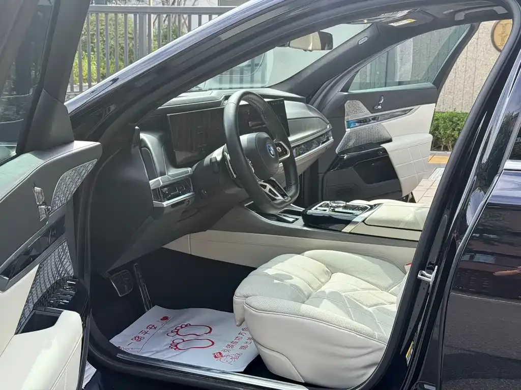 BMW i7 — фото 5