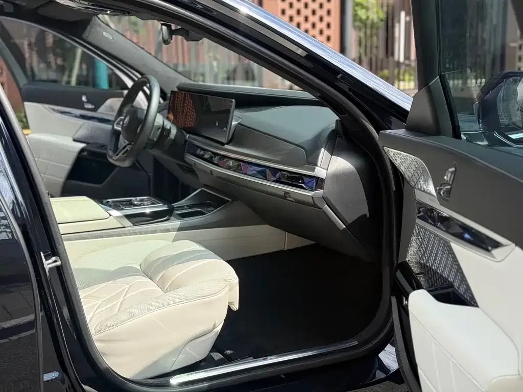 BMW i7 — фото 3