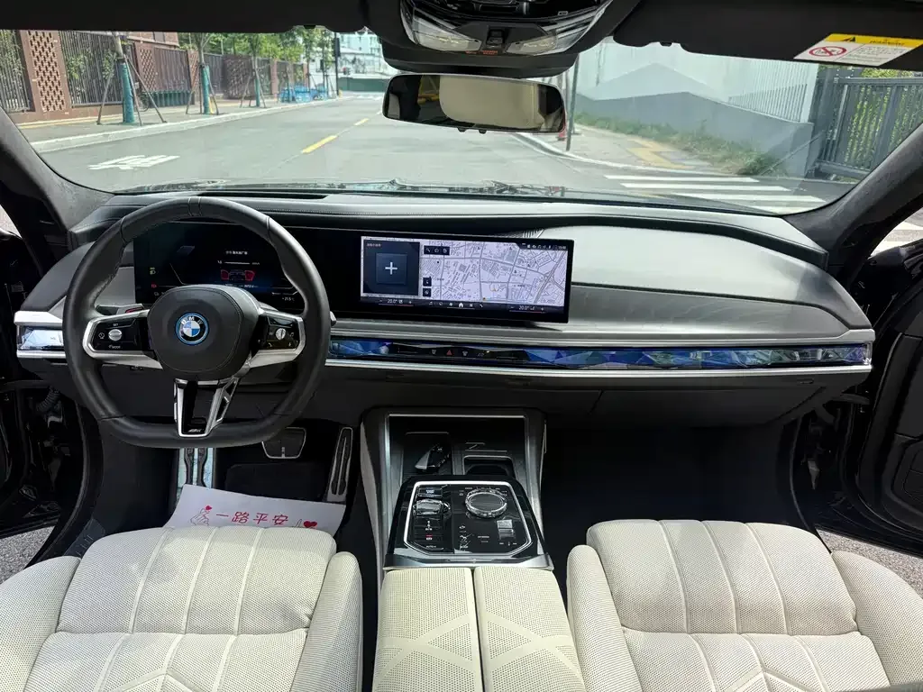 BMW i7 — фото 6