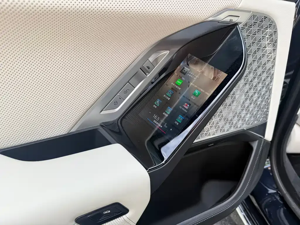 BMW i7 — фото 7