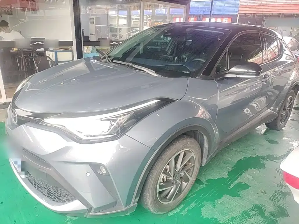 Toyota C-HR — фото 1