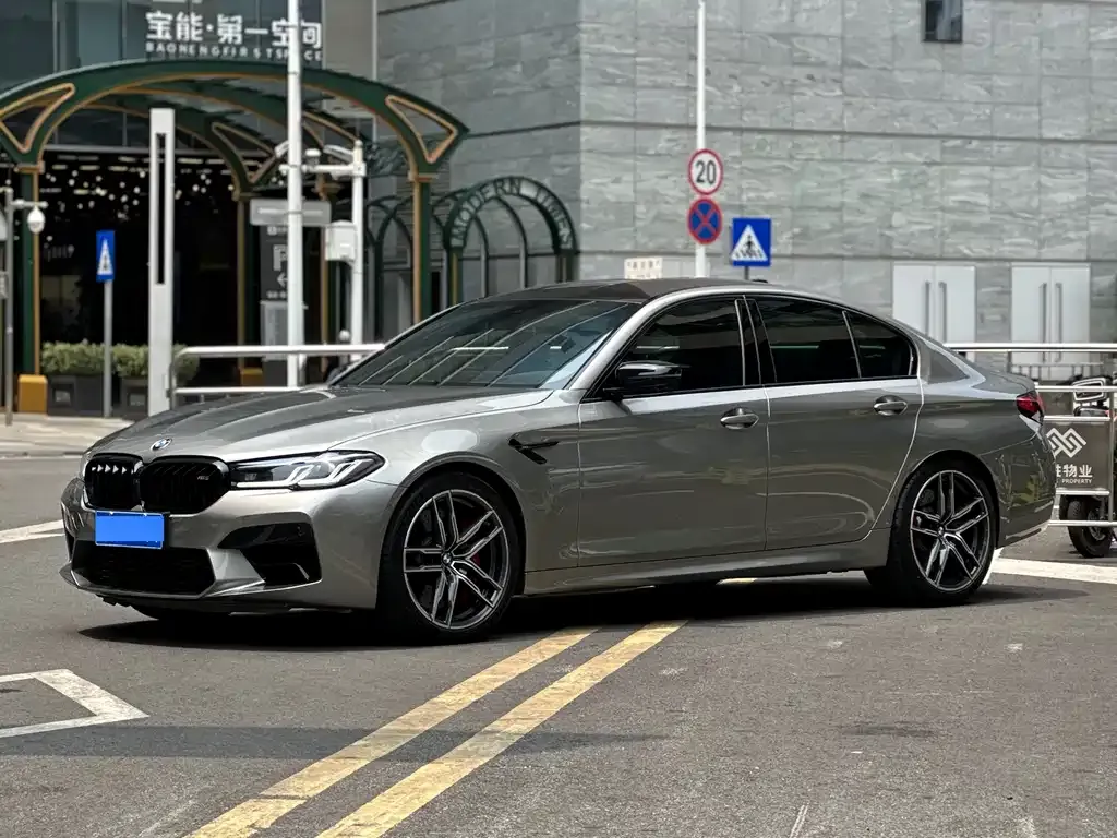 BMW M5 — фото 1