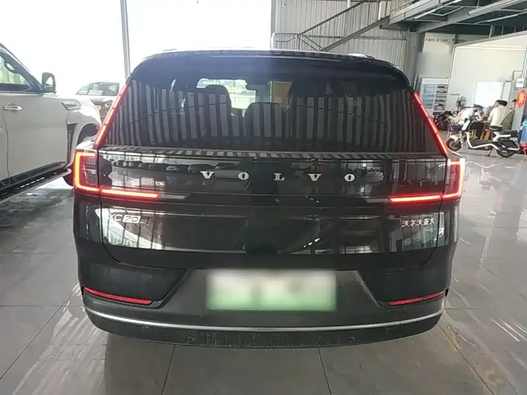 Volvo XC70 Plug-in Hybrid — фото 9