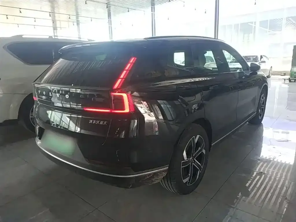 Volvo XC70 Plug-in Hybrid — фото 8