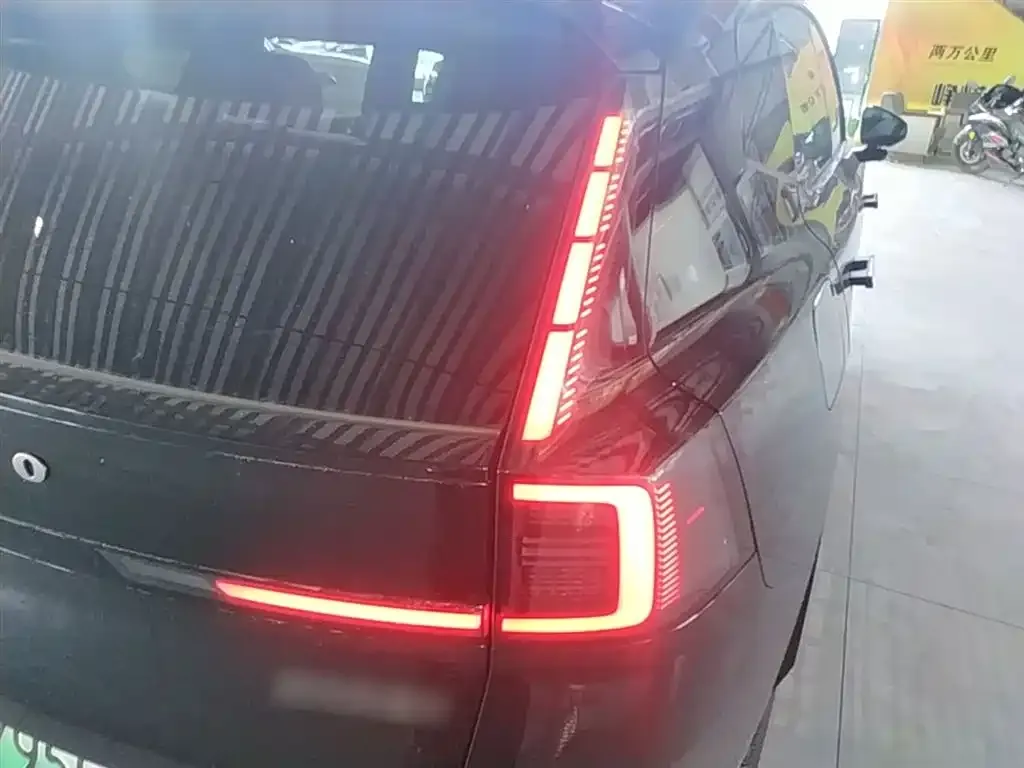 Volvo XC70 Plug-in Hybrid — фото 3