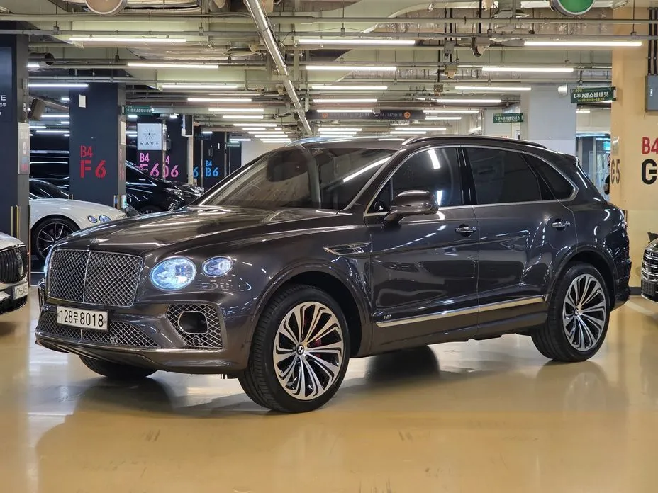 Bentley Bentayga — фото 1