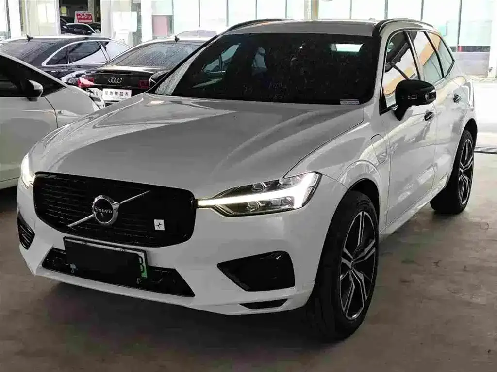 Volvo XC60 PHEV — фото 1
