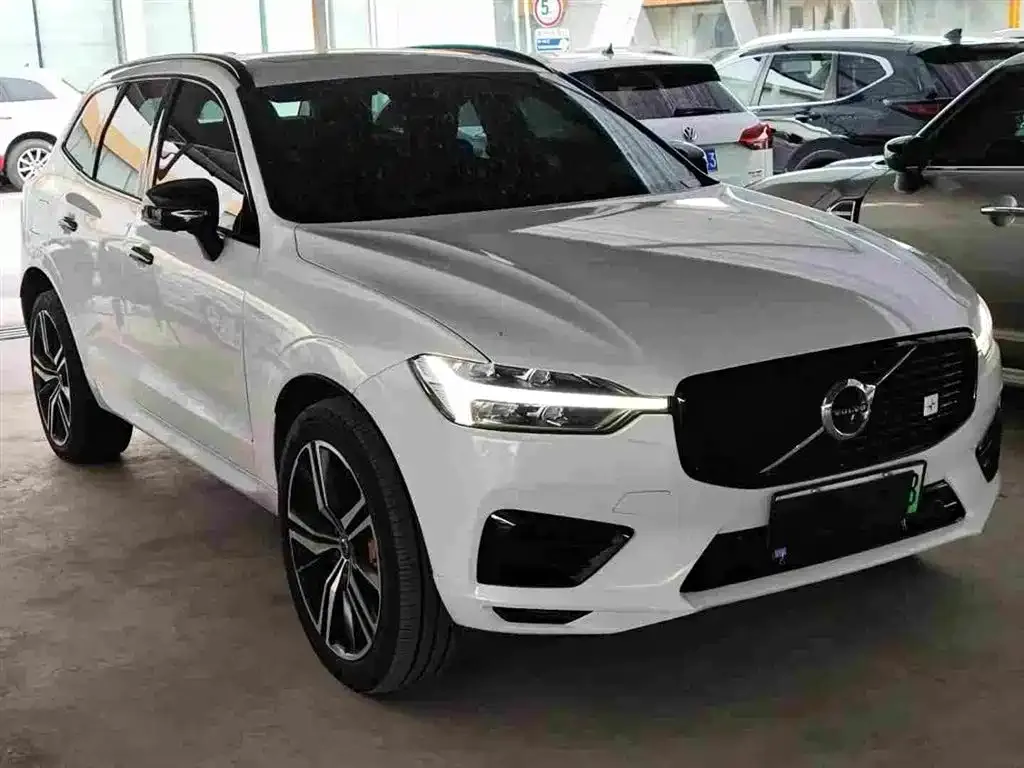 Volvo XC60 PHEV — фото 8