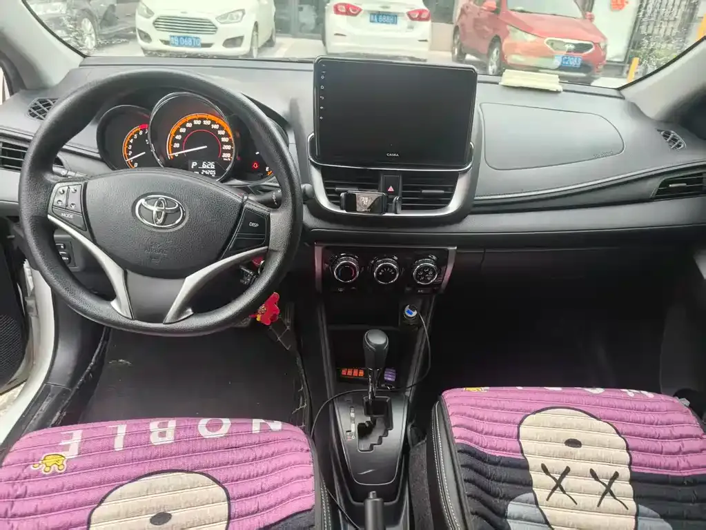 Toyota Yaris L — фото 4