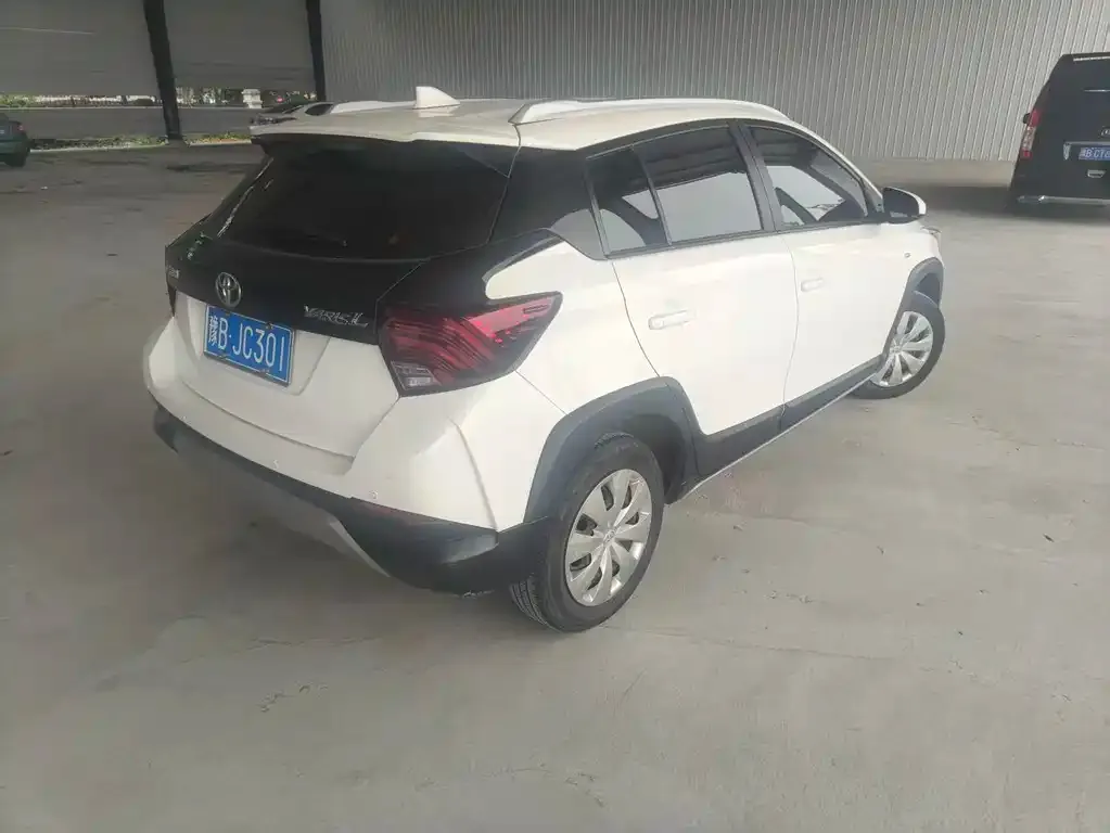 Toyota Yaris L — фото 5