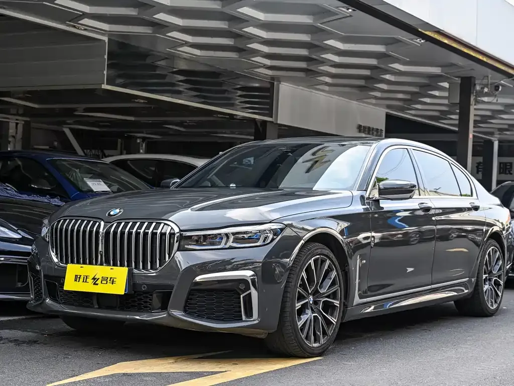 BMW 7 Series — фото 1