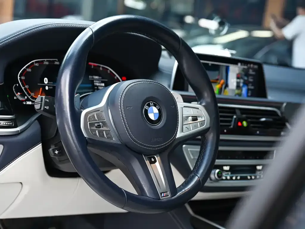 BMW 7 Series — фото 5