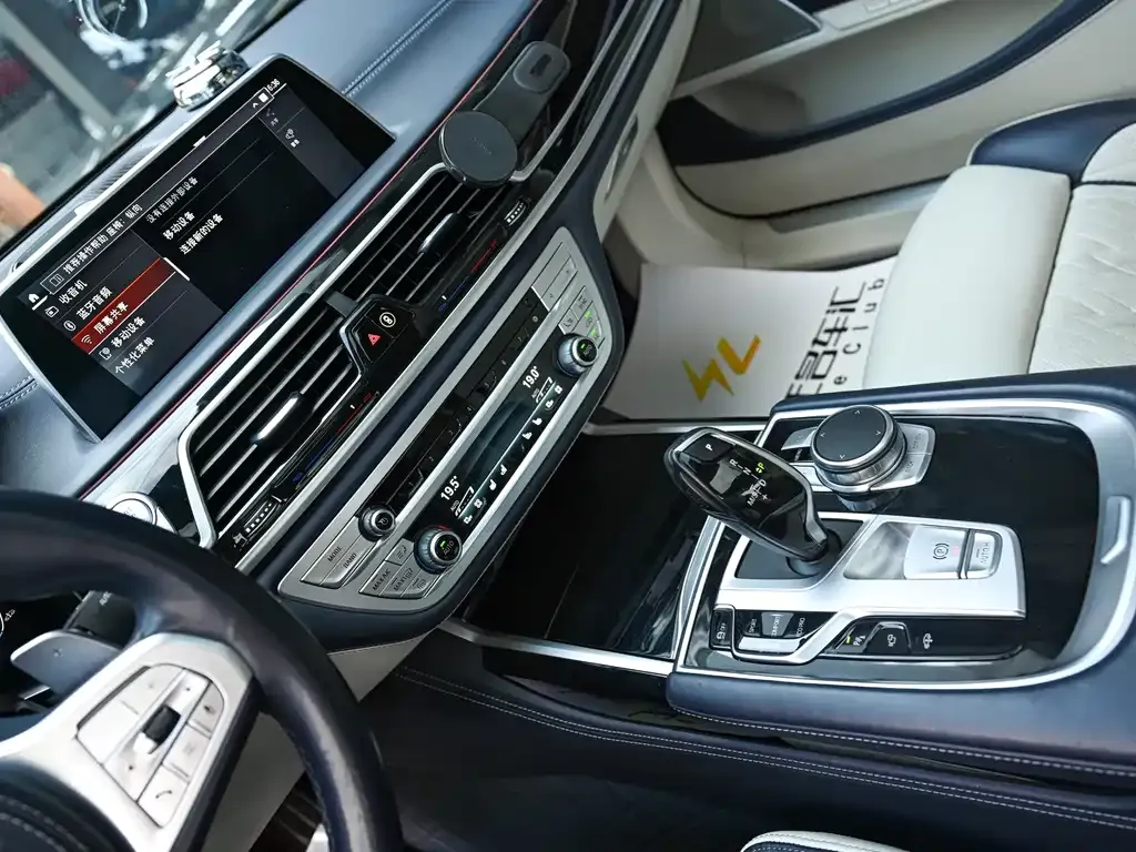 BMW 7 Series — фото 3
