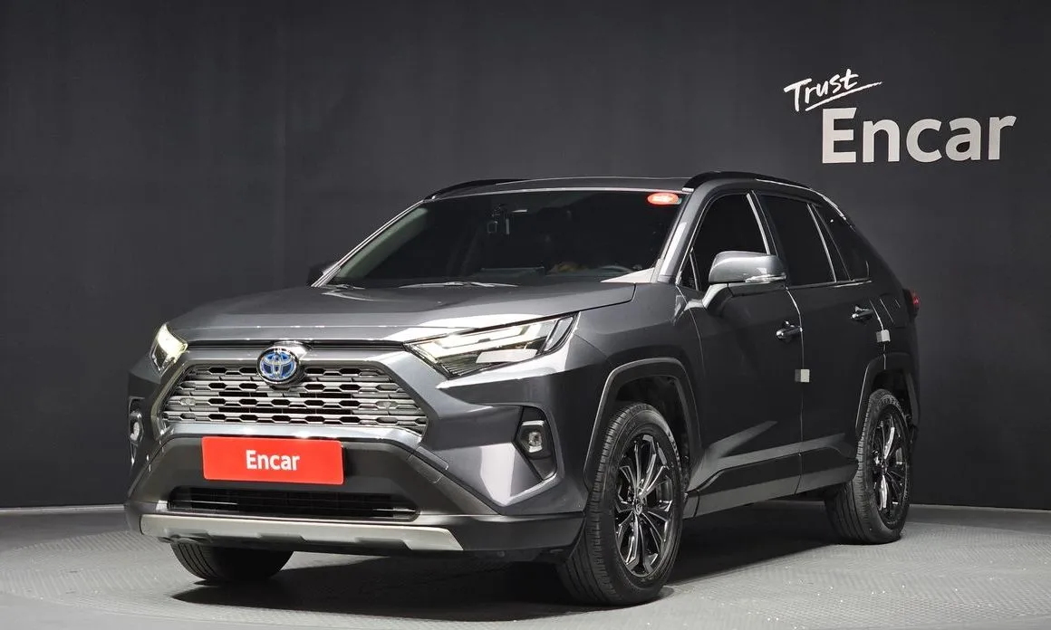 Toyota RAV4 — фото 1
