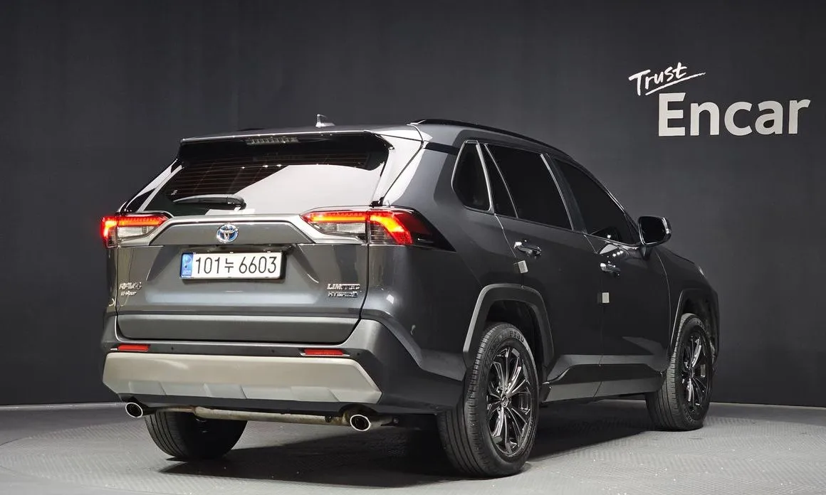 Toyota RAV4 — фото 6