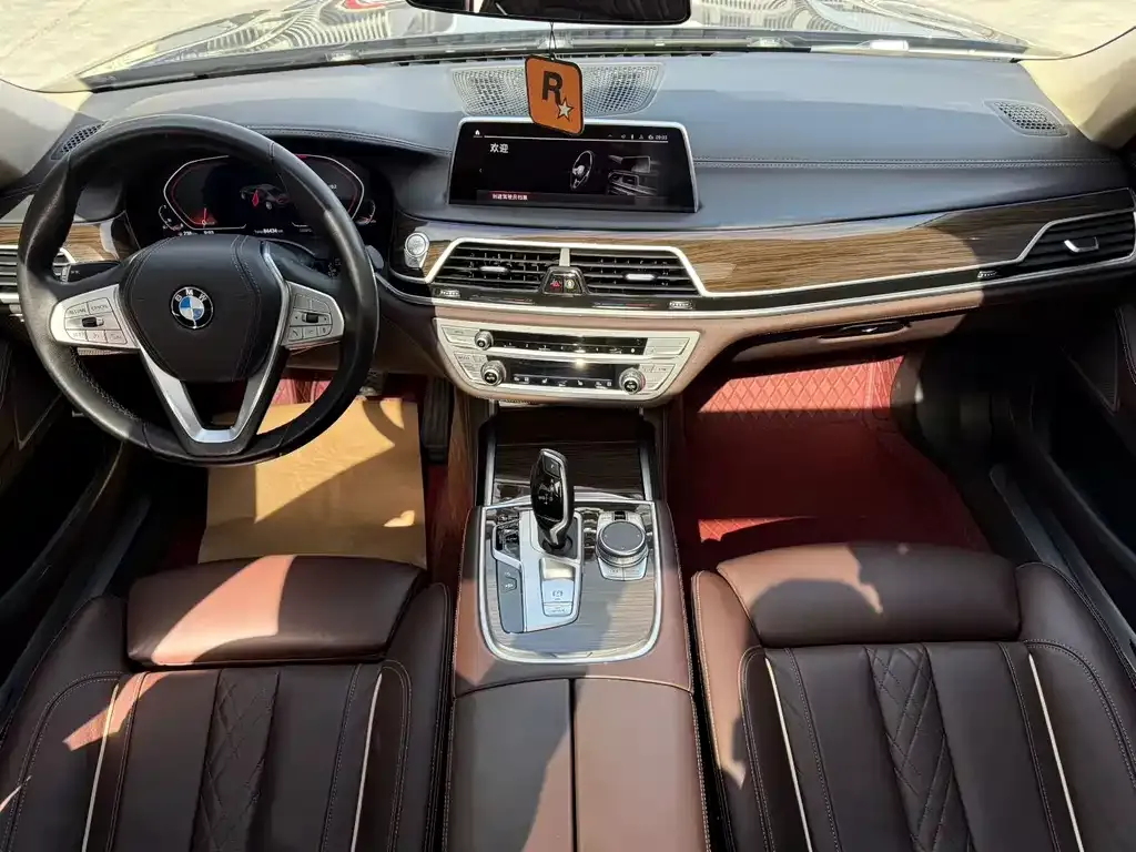 BMW 7 Series — фото 9