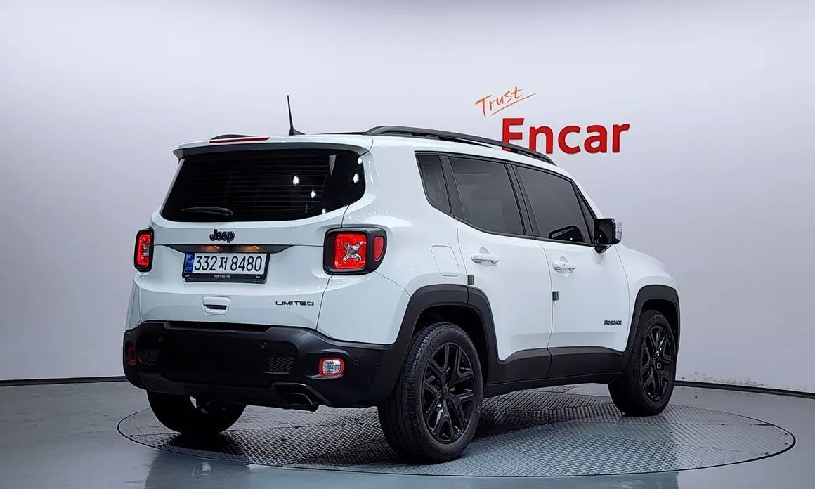 Jeep Renegade — фото 2
