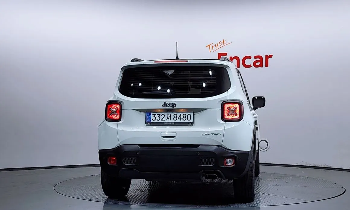 Jeep Renegade — фото 4