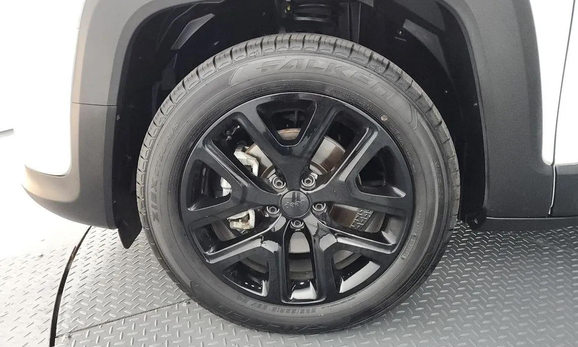 Jeep Renegade — фото 10