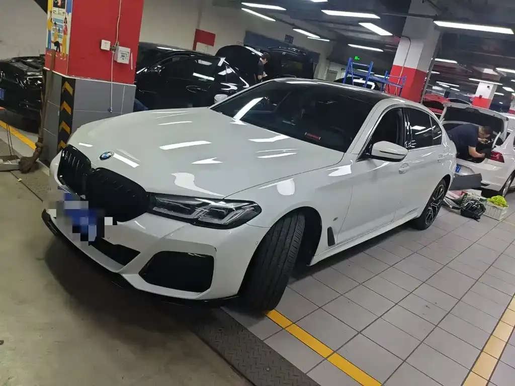BMW 5 Series — фото 1