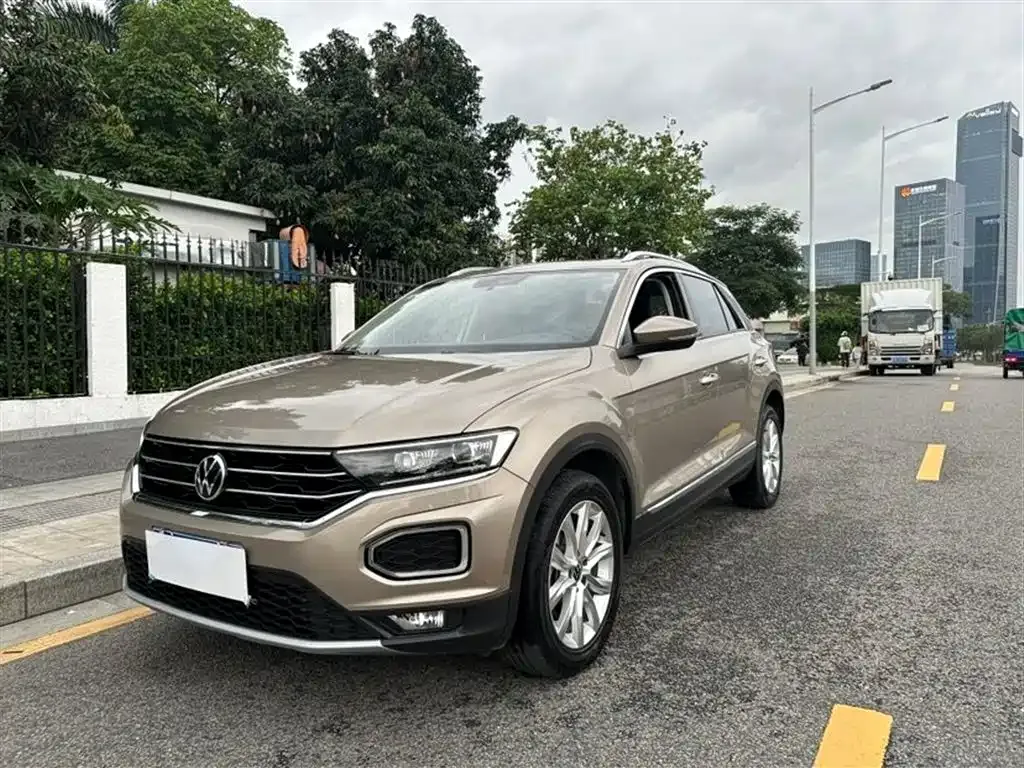 Volkswagen T-Roc — фото 1