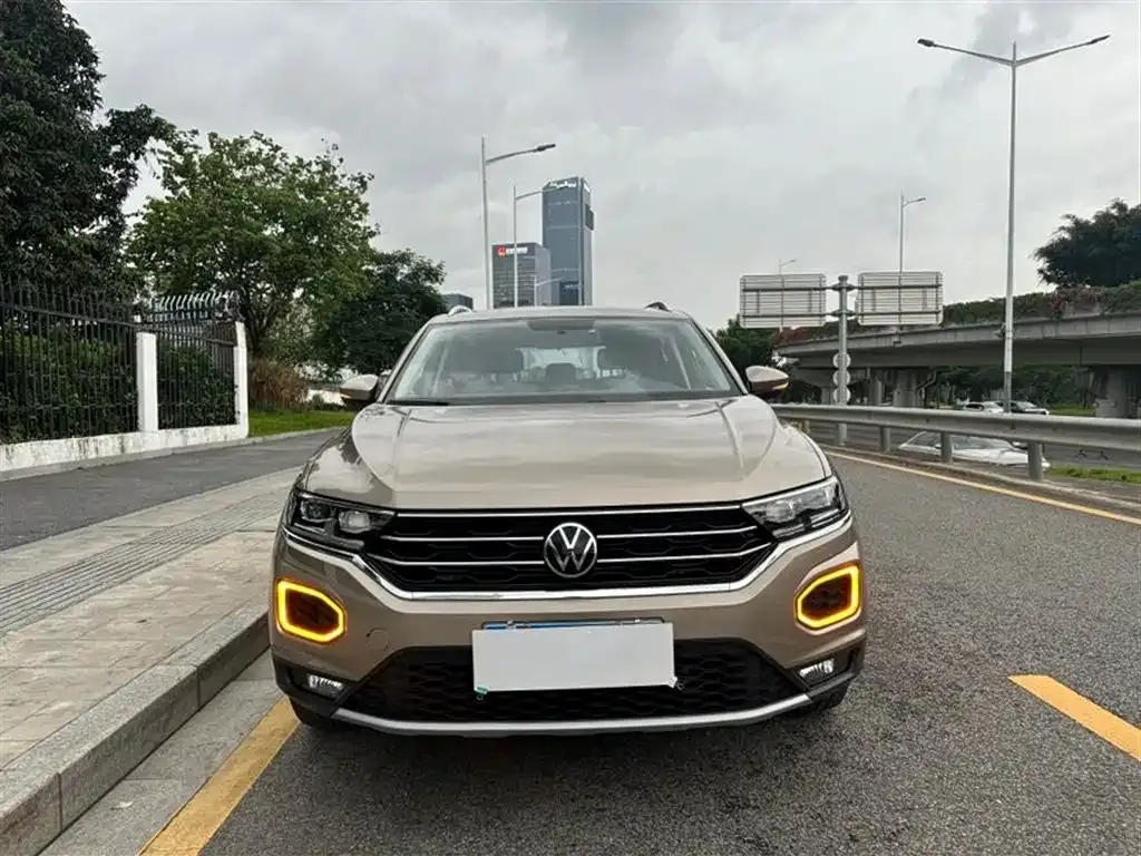 Volkswagen T-Roc — фото 9