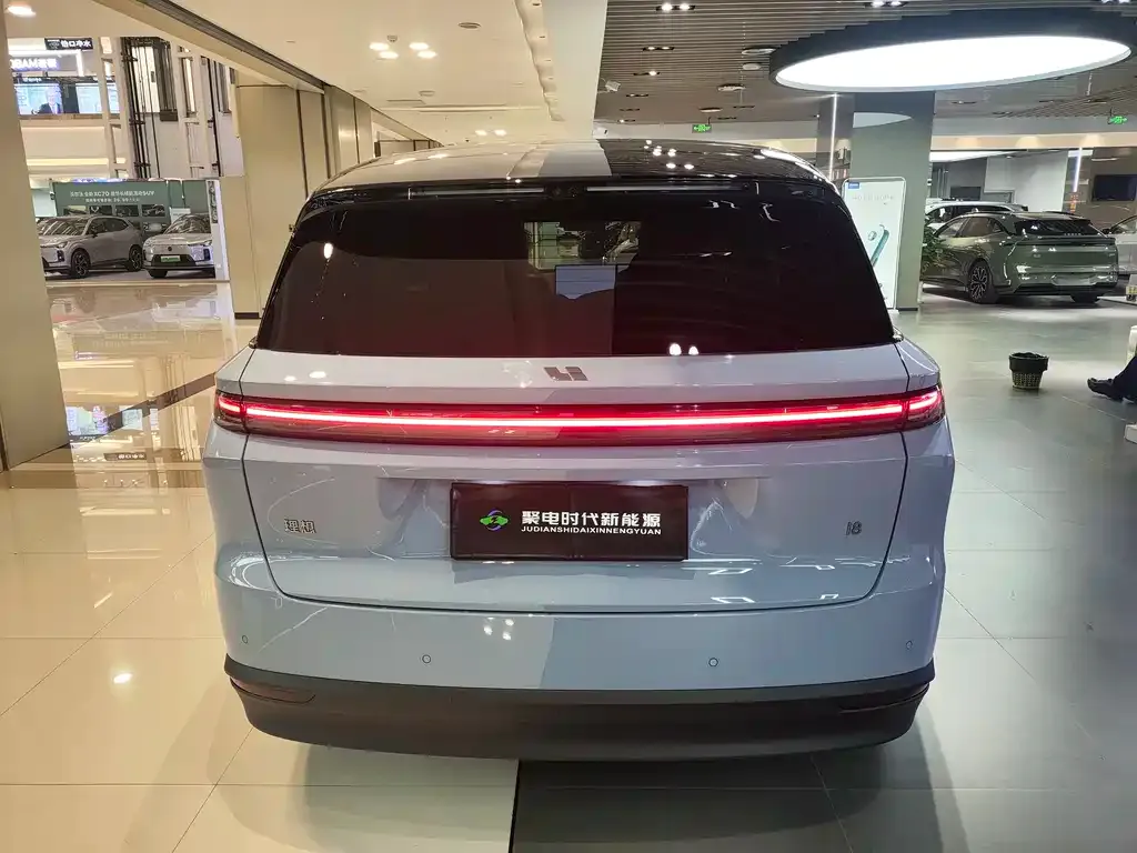 Li Auto i8 — фото 5
