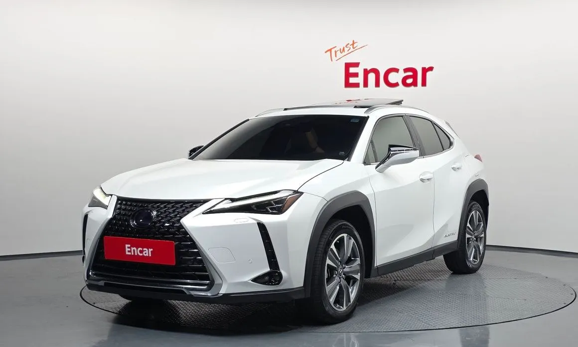 Lexus UX — фото 1