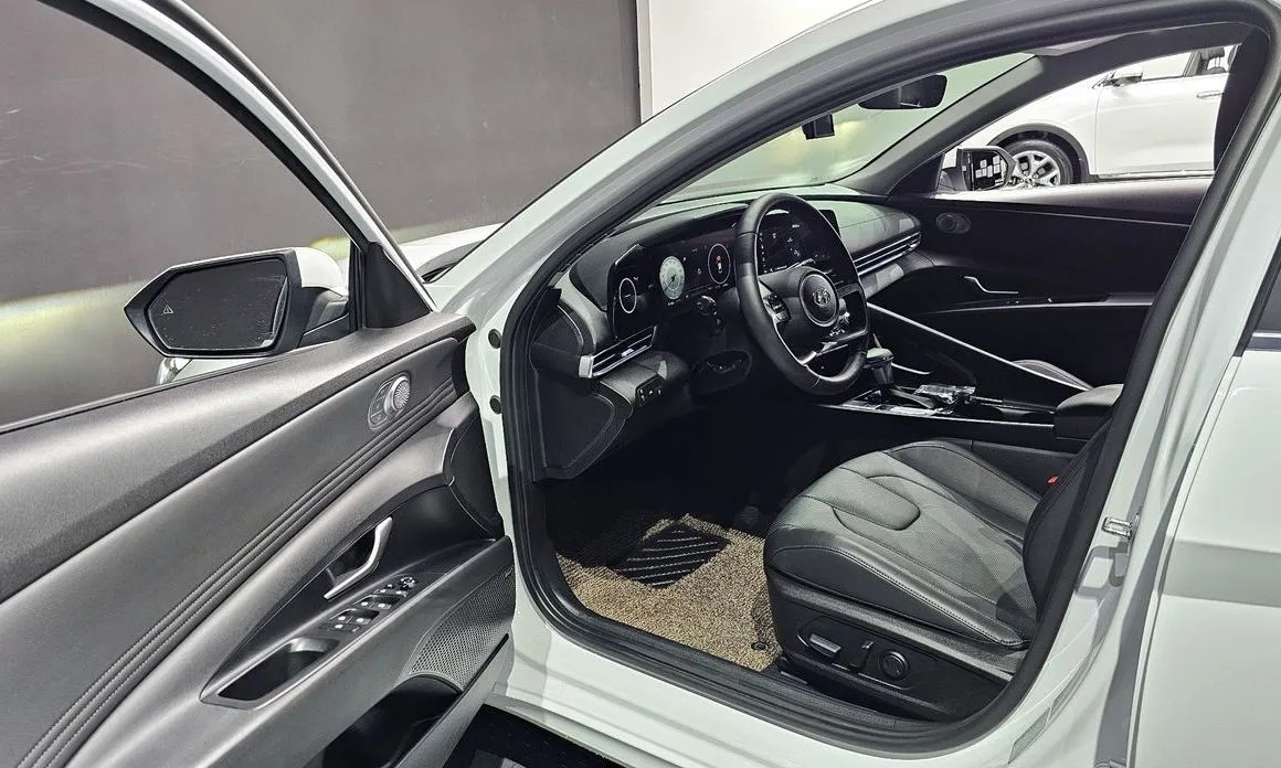 Hyundai AVANTE — фото 3
