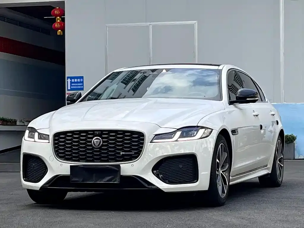 Jaguar XFL — фото 1