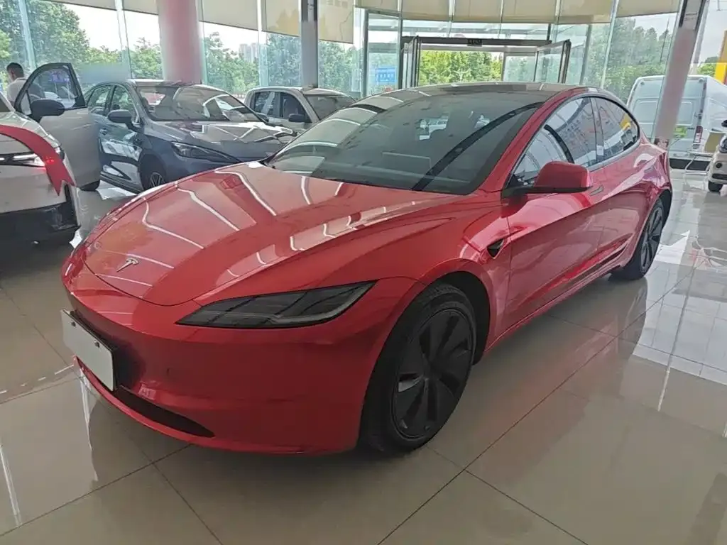 Tesla Model 3 — фото 1