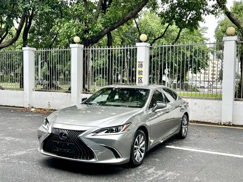 Lexus ES — фото 1