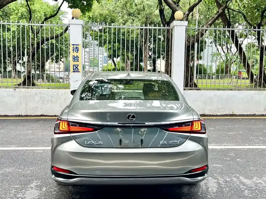 Lexus ES — фото 9
