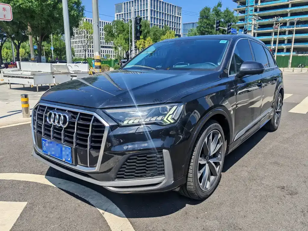 Audi Q7 — фото 1
