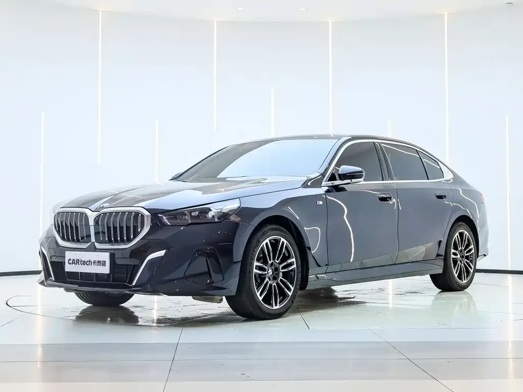 BMW 5 Series — фото 1