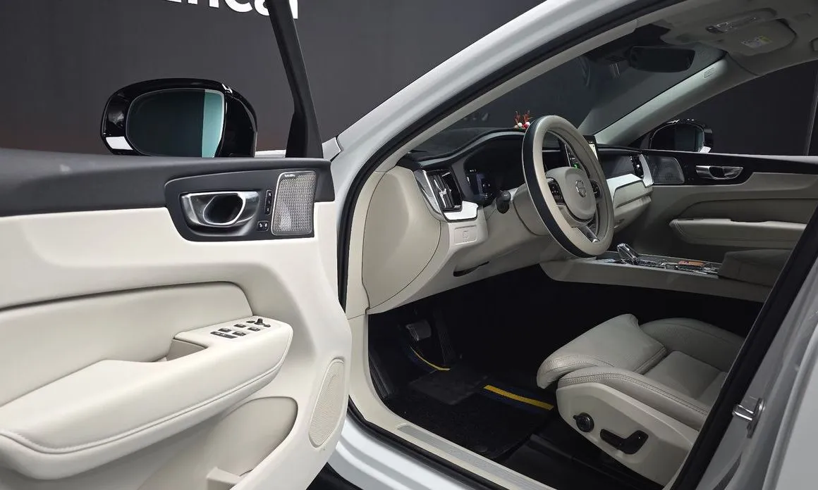 Volvo XC60 — фото 9