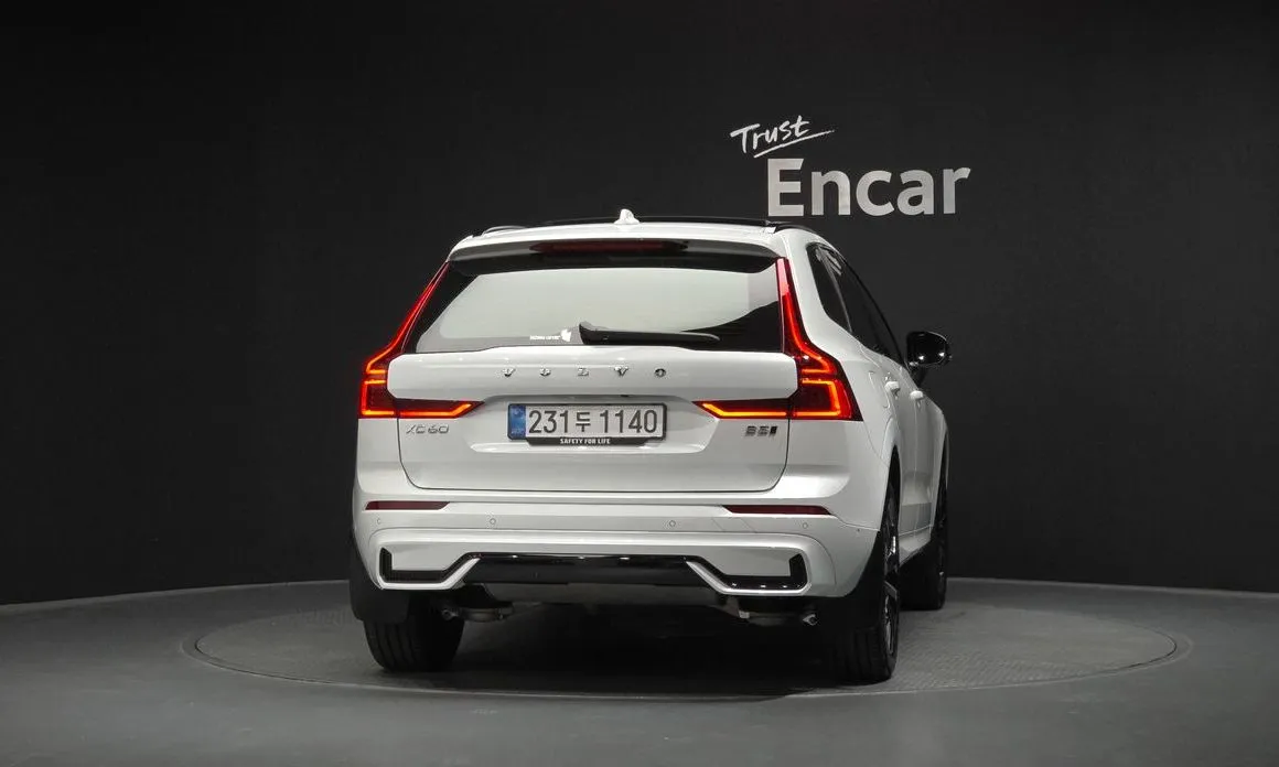 Volvo XC60 — фото 8