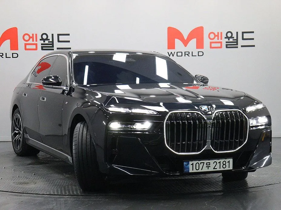 BMW 7-Series — фото 10
