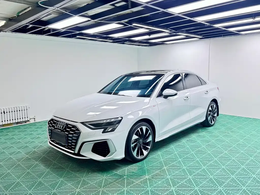 Audi A3 — фото 1