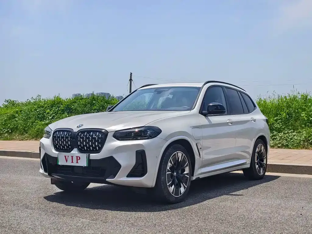 BMW iX3 — фото 1