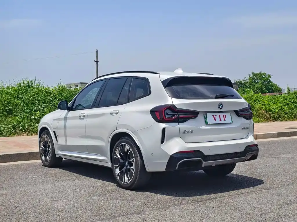 BMW iX3 — фото 2