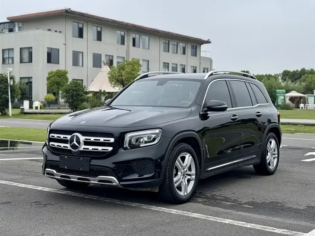 Mercedes-Benz GLB — фото 1