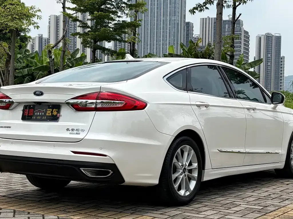 Ford Mondeo — фото 10