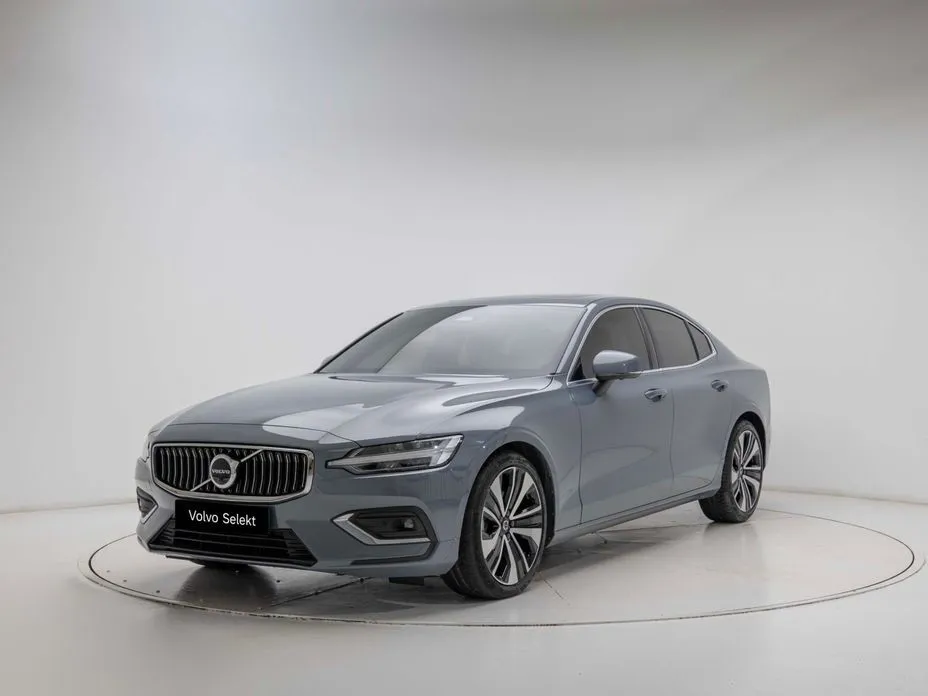 Volvo S60 — фото 1