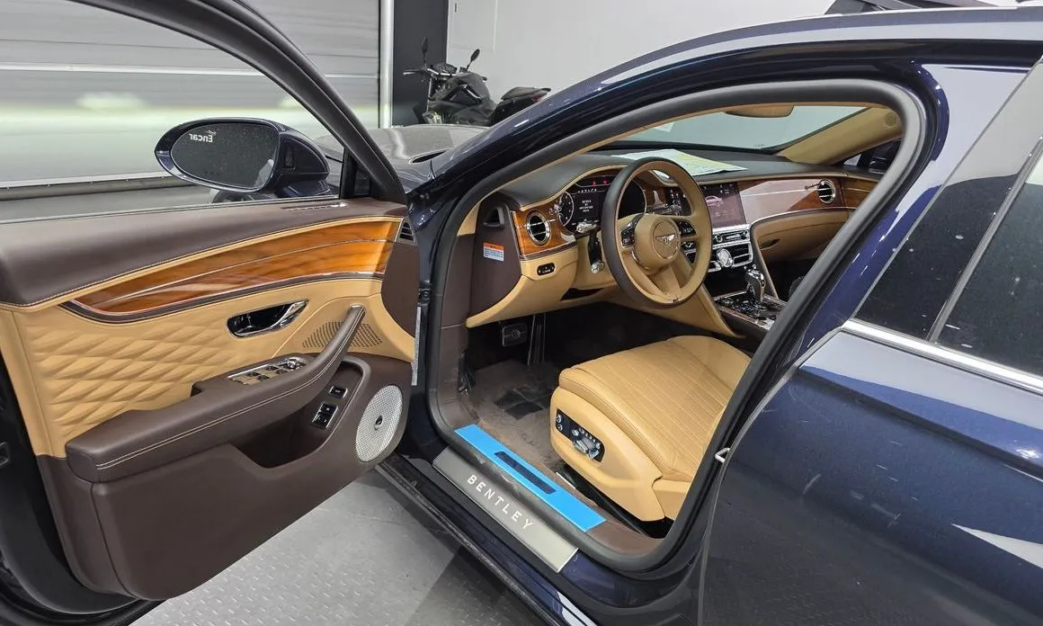 Bentley Flying Spur — фото 4