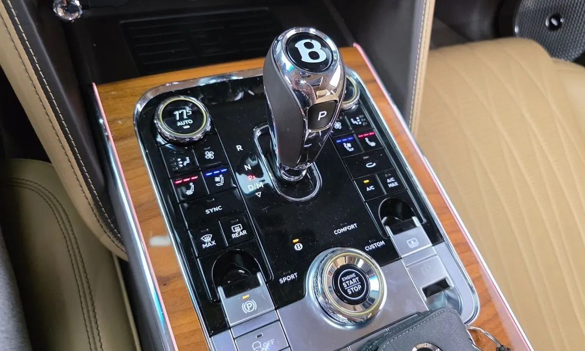 Bentley Flying Spur — фото 9
